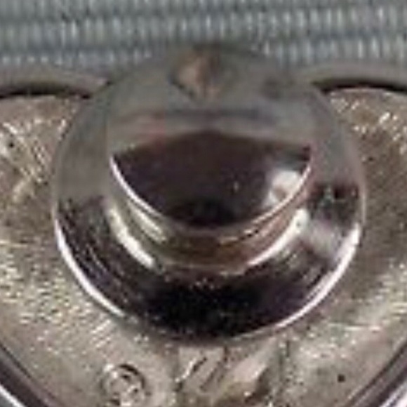 Authentic Swarovski Heart Flag Pin - Picture 3 of 3